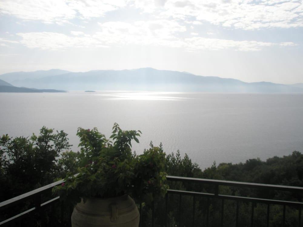 Villa Magemenou Nikiana Exterior photo